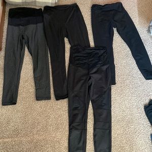 Maternity leggings size medium. 4